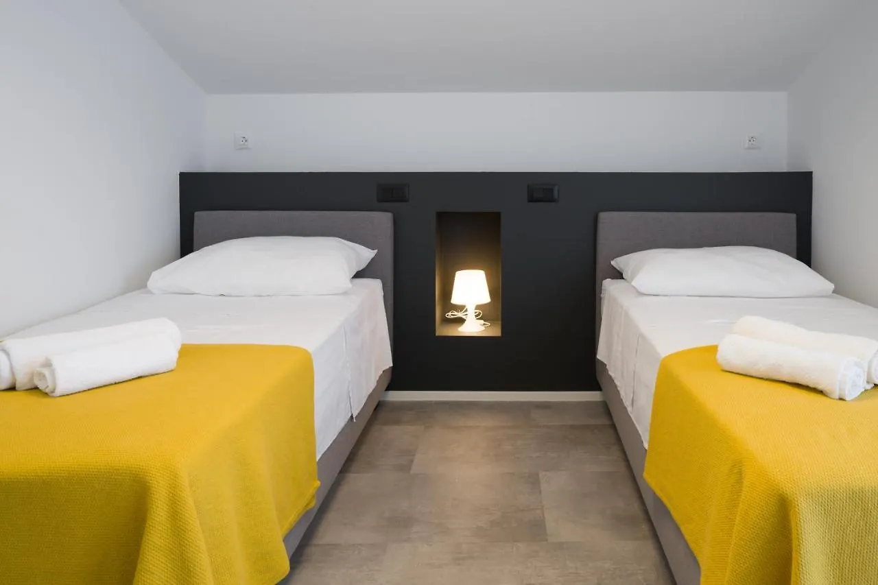 Apartmani Ana 2 I 3 Malinska Apartment