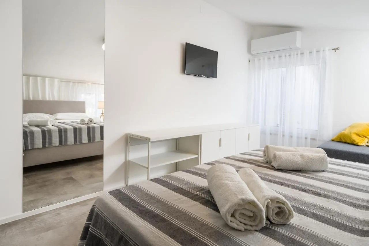 Apartmani Ana 2 I 3 Malinska Apartment