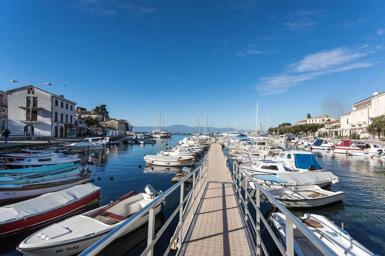 Apartment Apartmani Ana 2 I 3 Malinska Croatia