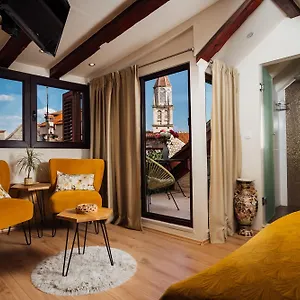 Old Town Stars With Free Parking Gasthof Trogir